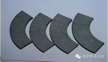 粉末冶金摩擦材料是由什么组成的？